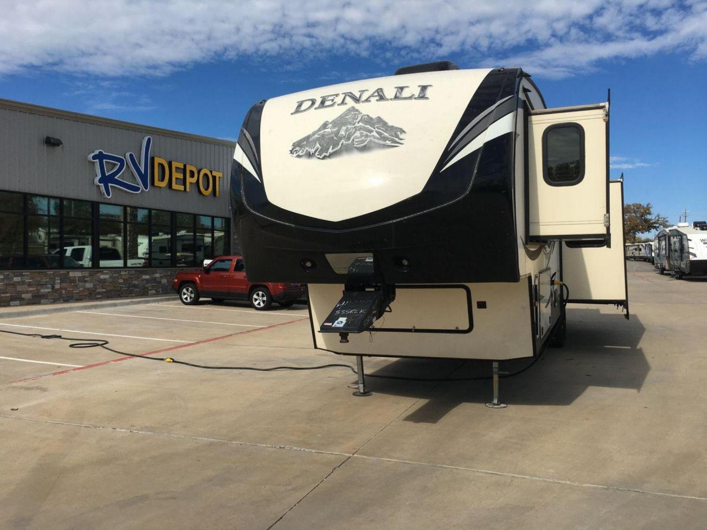 2017 TAN DENALI 335RLK (4YDF33524HP) , Length: 37.5 ft. | Dry Weight: 9,929 lbs. | Slides: 3 transmission, located at 4319 N Main St, Cleburne, TX, 76033, (817) 678-5133, 32.385960, -97.391212 - Photo#0